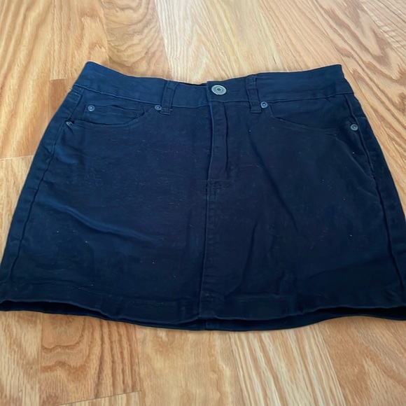 Denim skirt, size small. Never worn - Picture 1 of 2